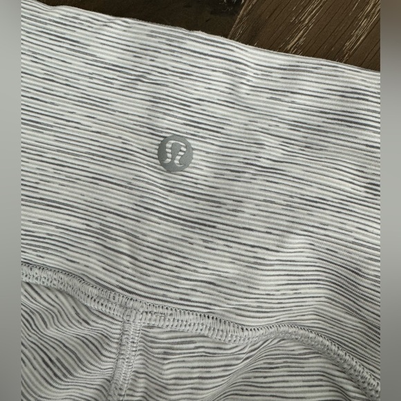 Lululemon - Train Times 7/8 Pants - Size 4 - Picture 9 of 12